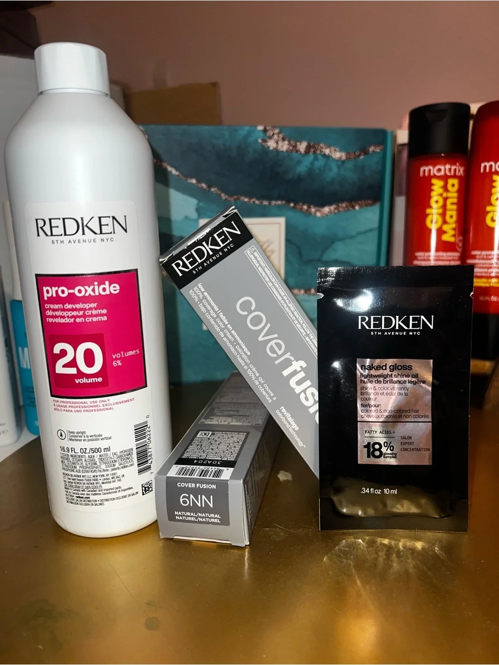 💈Redken (2) CoverFusion 6NN (1) Pro-Oxide 20 Volume Developer (1) Styling Sample